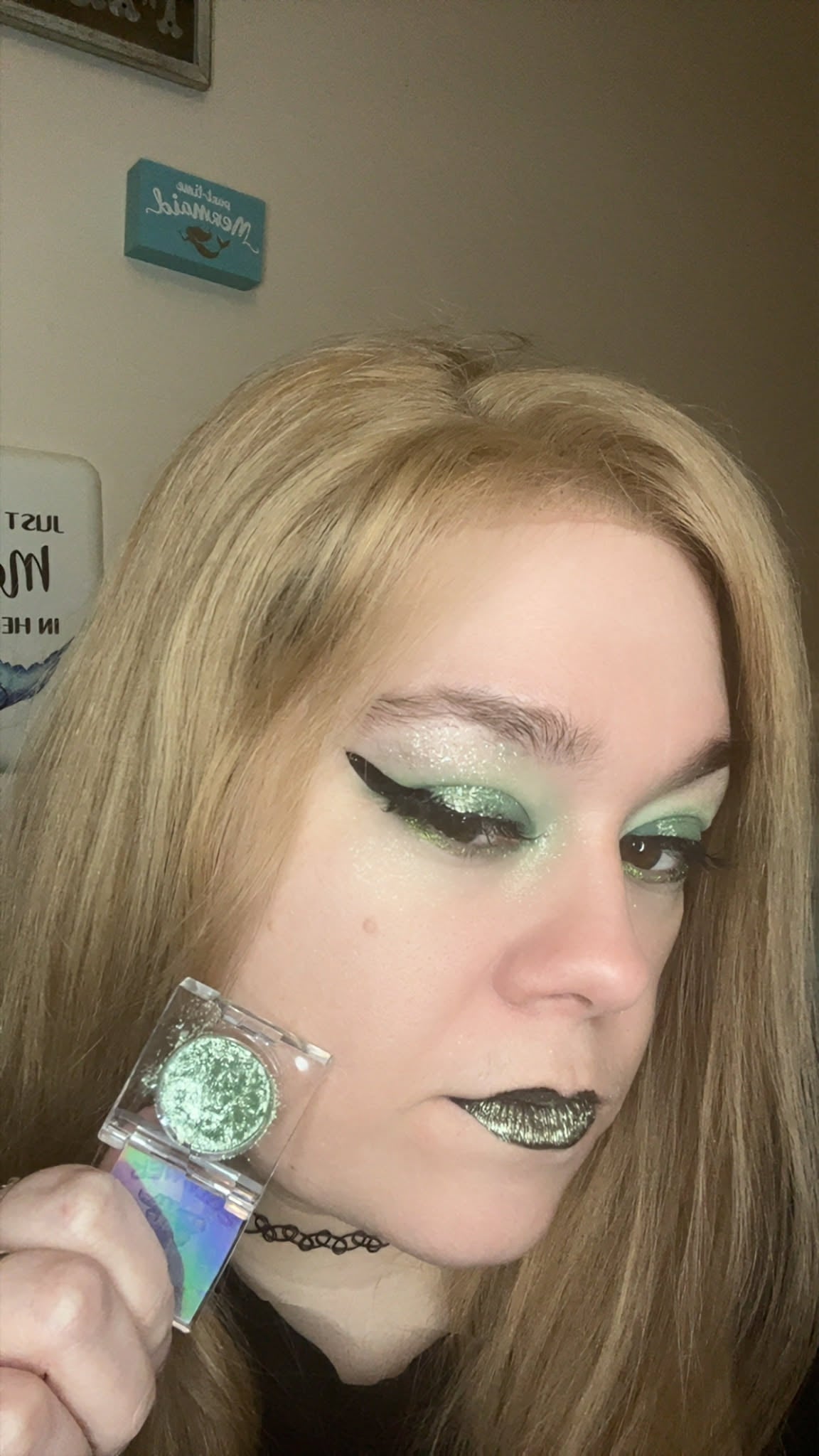 Prismatic Diamond Metallic Eyeshadow